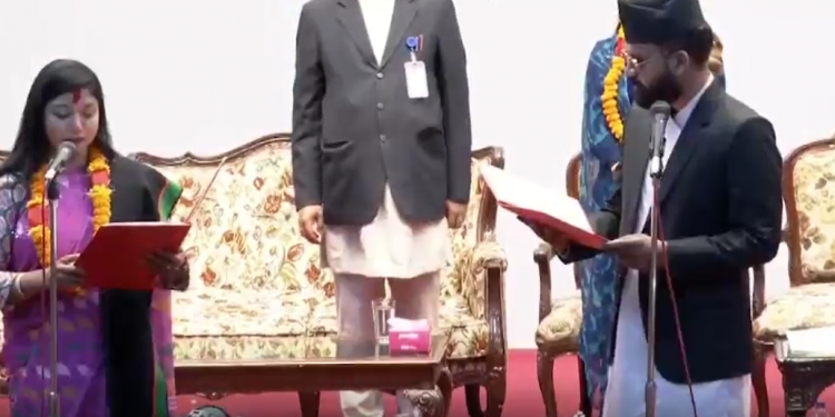 नवनिर्वाचित उपमेयर डंगोलद्वारा मेयर बालेन्द्र साहसमक्ष पद तथा गोपनियताको शपथ ग्रहण