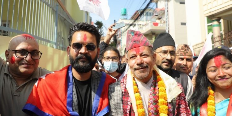 काठमाण्डौ महानगरमा केशव स्थापित झन्डै साढे ४ हजार मतले पछाडि