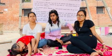 ४ दिनदेखि ‘कुमारी आमा’ निहारिका आमरण अनशनमा, अधिकारकर्मीहरुद्वारा ऐक्यबद्धता