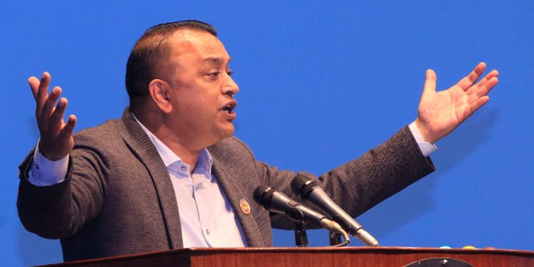सांसद थापाकाे गर्जन : ४० लाख लगानीकर्ता सडकमा आउँदा सरकार जिम्वेबार किन देखिदैन