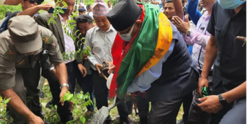 प्रचण्ड हर्क साम्पाङकाे निम्ताे मान्न धरानमा