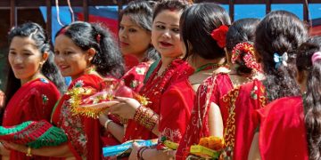 तिजको  नीराहार व्रतको तयारी स्वरुप आज दर खाँदै  नेपाली महिला