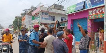 एमाले अध्यक्ष ओलीलाई कालो झण्डा देखाउन प्रयास गर्ने १२ जना पक्राउ