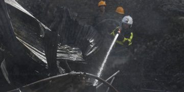 धोबीघाट चक्रपथस्थित कवाडी सामग्री राखिएको गोदाममा आगलागी