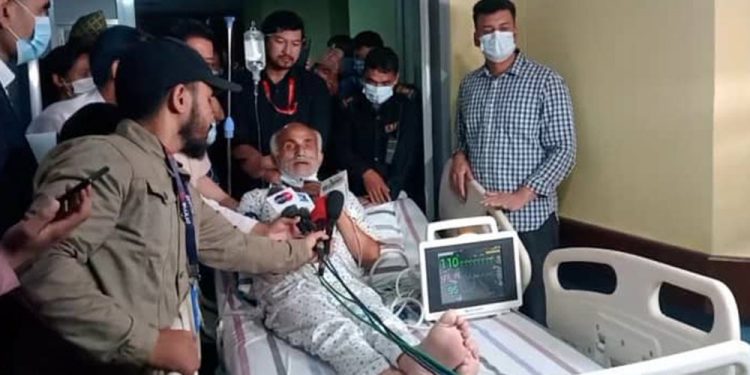 सरकार र डा. केसीबीच सहमति, बिरामी अल्मान अन्सारीको हातबाट जुस पिएर अनशन तोडेका छन्