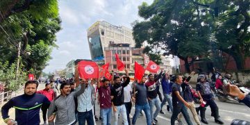 नेपाल विद्यार्थी संघले त्रिचन्द्र क्याम्पस अघि निकालेको विरोध प्रदर्शनमा विद्यार्थी र प्रहरीबीच झडप