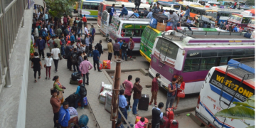 भोट हाल्न गाउँ फर्किनेहरुकाे लर्काे