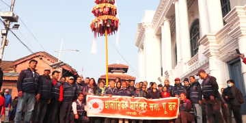 वसन्तपुरमा चीर ठड्याएसँगै यसपालिको हाेली पर्व सुरु