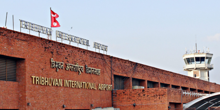 १० करोड रुपैयाँ घुस मागेको अडियो बाहिरीएपछि त्रिभुवन अन्तर्राष्ट्रिय विमानस्थलका महाप्रबन्धक ठाकुर निलम्बित
