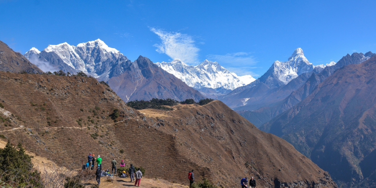 सगरमाथा आरोहणका लागि ७० वर्षे इतिहासमा ठूलो संख्यामाआरोहीलाई अनुमति