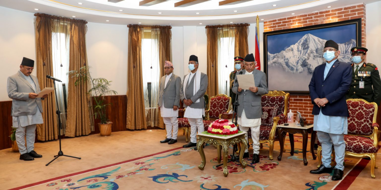 १० औँ पटक मन्त्रिपरिषद् विस्तार, नवनियुक्त मन्त्री आचार्यले लिए शपथ