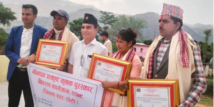 भीमदत्त उत्कृष्ट पुरस्कारबाट डोटीका तीन जना किसान पुरस्कृत