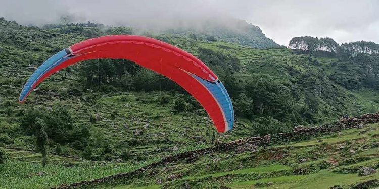 सोलुखुम्बुकाे महाकुलुङमा प्याराग्लाइडिङकाे परीक्षण उडान सफल