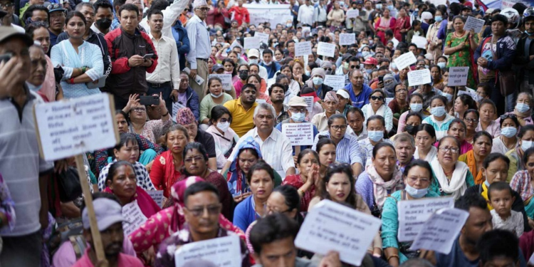 सहकारीबाट पीडित भएकाहरुकाे सडक प्रदर्शन