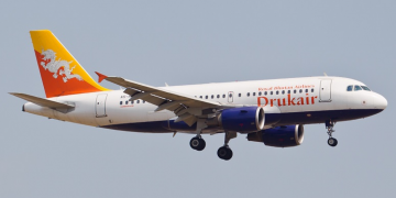 ड्रुक एयरको विमानद्वारा  पाेखरा अन्तर्राष्ट्रिय विमानस्थलबाट  व्यावसायिक उडान