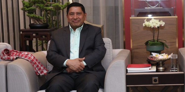 चीन भ्रमणमा रहेका उपप्रधानमन्त्री श्रेष्ठलाई हृदयाघात, अवस्था खतरामुक्त