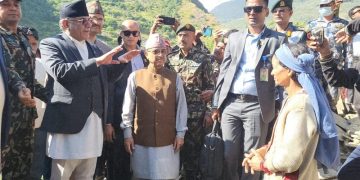 बझाङ : भूकम्पबाट घर भत्किएकाहरूलाई तत्कालै ५० हजार रुपैयाँ दिने प्रधानमन्त्री प्रचण्डको घोषणा