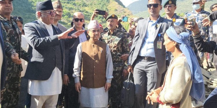 बझाङ : भूकम्पबाट घर भत्किएकाहरूलाई तत्कालै ५० हजार रुपैयाँ दिने प्रधानमन्त्री प्रचण्डको घोषणा