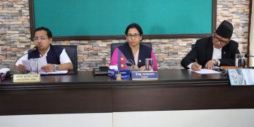 भरतपुरका जनप्रतिनिधि र कर्मचारीले भूकम्प पीडितलाई एक करोड रुपैयाँ सहयोग गर्ने