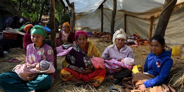 भूकम्प प्रभावित क्षेत्रमा चिसोको मार, सुत्केरी, बालबालिका र ज्येष्ठ नागरिक थप समस्या झेल्दै