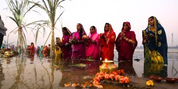 सूर्यको पूजा आराधना गरी आज छठ पर्व मनाइँदै