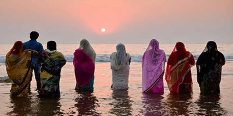 छठको दोस्रो दिन दिनभर उपवास बसेर साँझ चन्द्रदर्शन