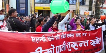 मेलम्चीकाे पानी छिटो काठमाडौँ ल्याउन माग गर्दै प्रदर्शन