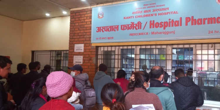सेटिङमा महंगो औषधि भिडाउने बिरुद्व स्वास्थ्य मन्त्रीको एक्सन, वीर र कान्ति अस्पतालमा अनुगमन