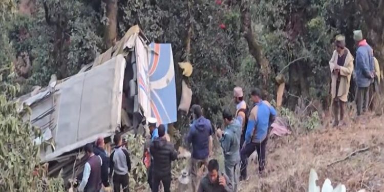 बागलुङमा भएको बस दुर्घटनामा ज्यान गुमाएका ९ जनाकै सनाखत