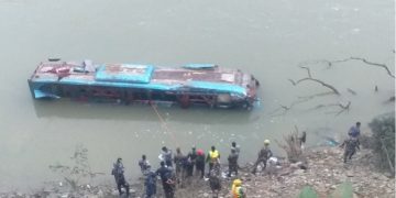 त्रिशुलीमा बस खस्दा ज्यान गुमाउनेको सङ्ख्या ६ पुग्यो, ३८ जनाको उद्धार