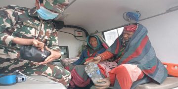 जुम्लामा हिउँमा फसेर अलपत्र परेका ८ जनाको हेलिकप्टरबाट उद्धार