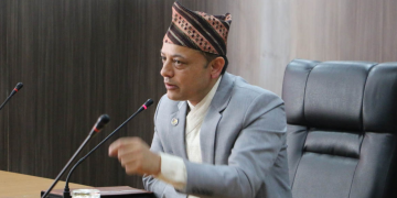 एक घण्टाभित्र श्रम स्वीकृति दिने गरी सुधार गर्न श्रममन्त्री अर्यालकाे निर्देशन