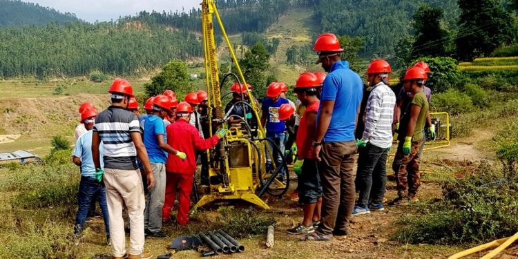 दैलेखमा पेट्रोलियम पदार्थ अन्वेषणका लागि ‘ड्रिलिङ सर्भे’ शुरु