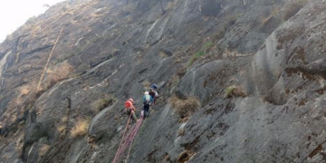 अग्लो तारेभीरमा साहसिक खेल रक क्लाइम्बिङको परीक्षण