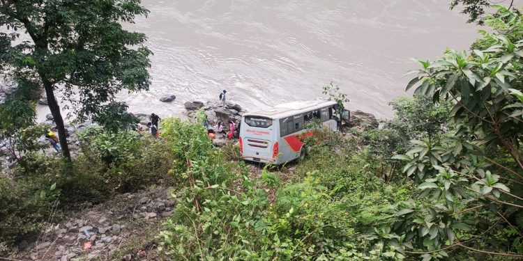 पृथ्वीराजमार्गमा सवारी दुर्घटना, घाइते २० मध्ये पाँचजना गम्भीर