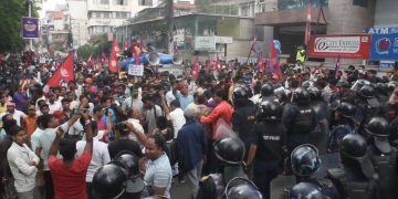 आन्दोलनरत कवाड व्यवसायी र प्रहरीबीच झडप