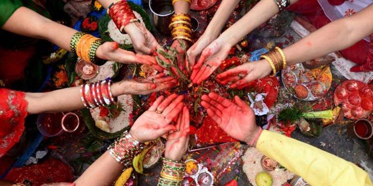 ऋषिपञ्चमीमा हिन्दु नेपाली नारीहरुद्वारा अरुन्धतीसहित सप्तऋषिको पूजा आराधना